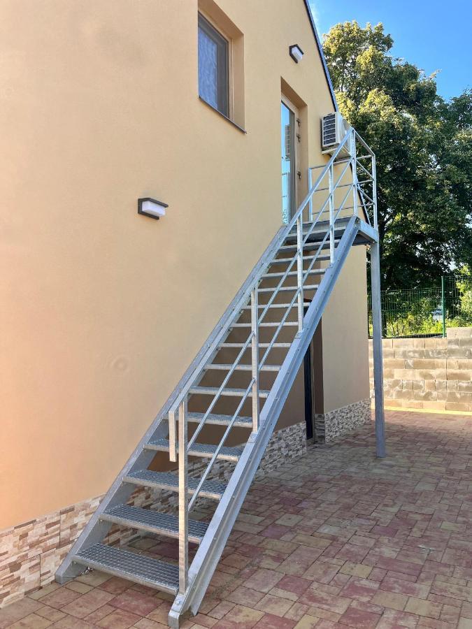 U Srubu Apartment Moravany  Luaran gambar